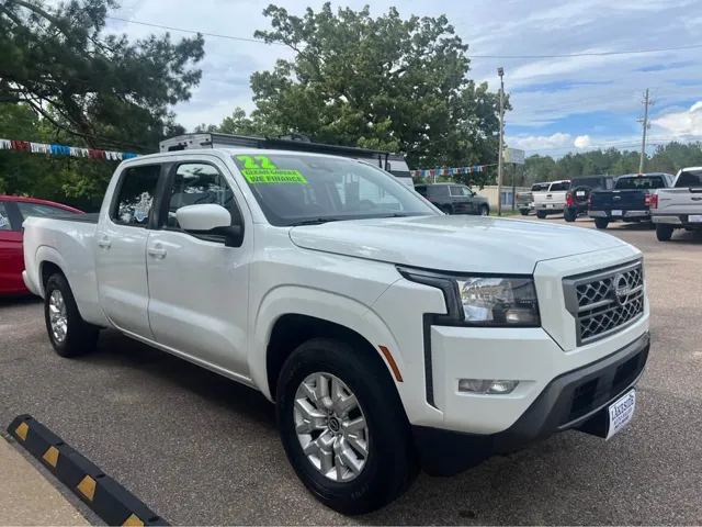 2022 Nissan Frontier SV Crew Cab 4X2 LWB's photo