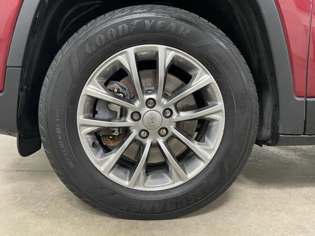 2019 Jeep Cherokee Latitude Plus - Photo 20