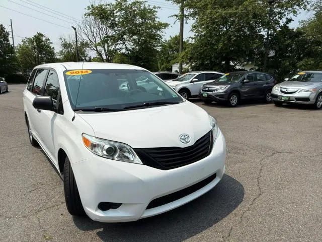 2014 Toyota Sienna L - Photo 3