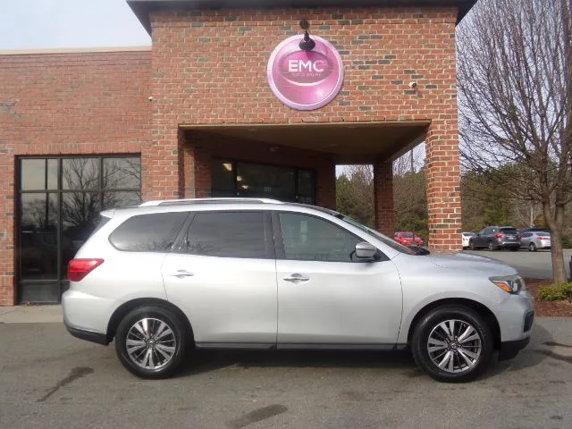 2017 Nissan Pathfinder S's photo
