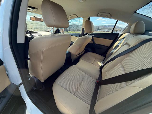 2012 Mazda MAZDA3 i Touring 4-Door