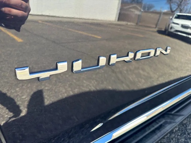 2023 GMC Yukon SLT - Photo 21
