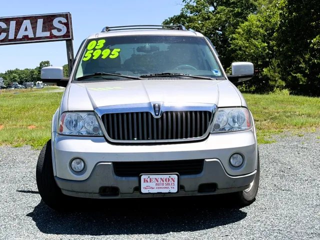 2003 Lincoln Navigator's photo