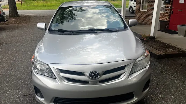 2011 Toyota Corolla LE - Photo 2