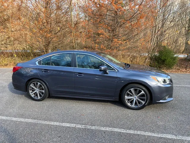 2016 Subaru Legacy 2.5i Limited photo 4