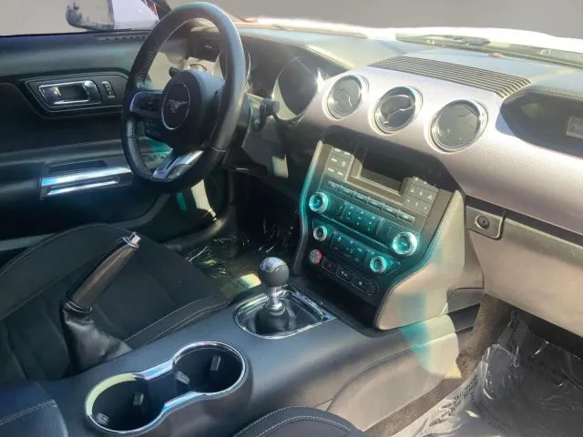 2016 Ford Mustang GT - Photo 9