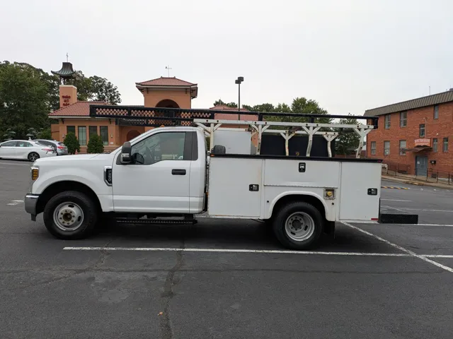 2019 Ford F-350 Super Duty Chassis Cab XLT