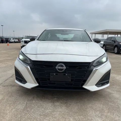 2024 Nissan Altima's photo