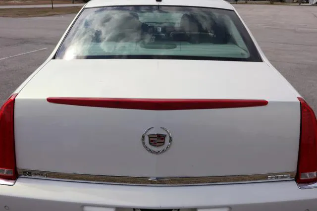 2007 Cadillac DTS - Photo 40