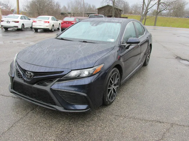 2021 Toyota Camry SE's photo