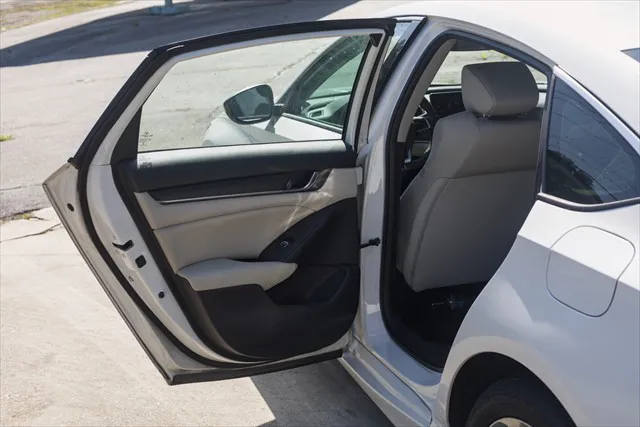 2019 Honda Accord LX - Photo 11