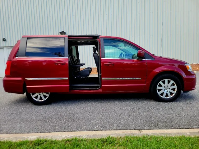 2015 Chrysler Town & Country Touring - Photo 8