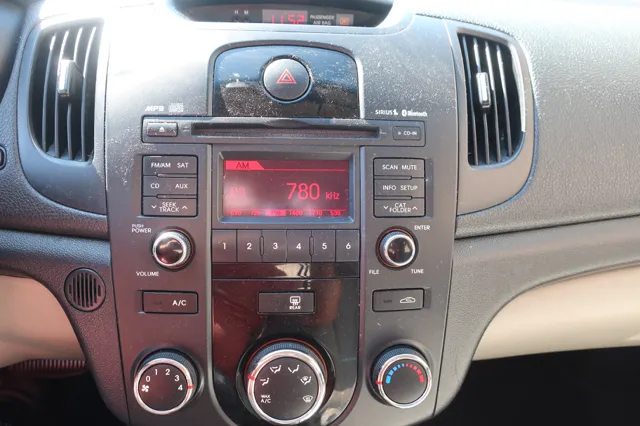 2010 Kia Forte EX - Photo 12