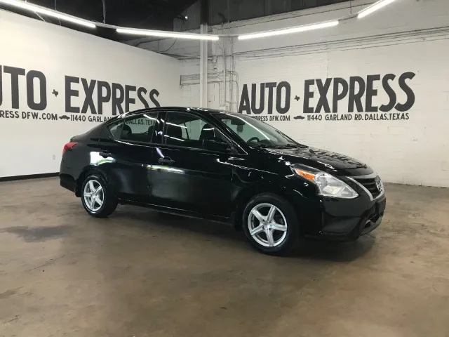 2017 Nissan Versa 1.6 S MT's photo