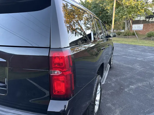 2017 Chevrolet Tahoe LT photo 4