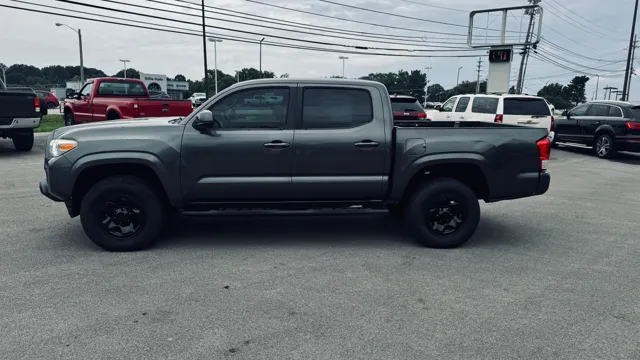 2017 Toyota Tacoma SR Double Cab 4x4 V6 Auto Short Bed's photo