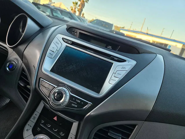 2012 Hyundai Elantra Limited - Photo 37
