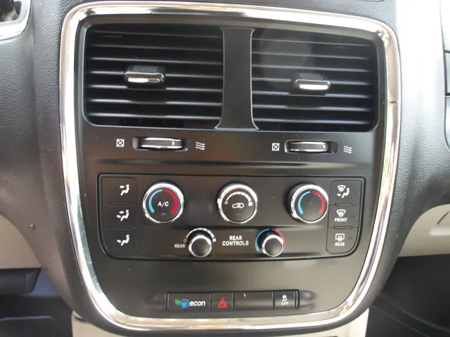 2015 Dodge Grand Caravan SE photo 12