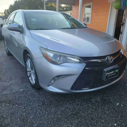 2016 Toyota Camry Special Edition's photo