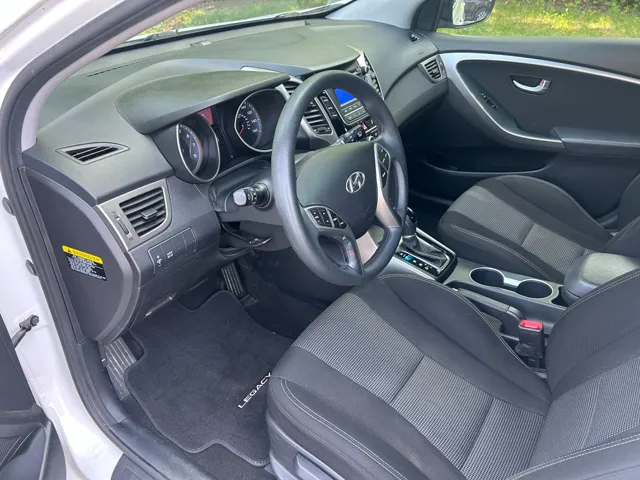2016 Hyundai Elantra GT Base - Photo 18