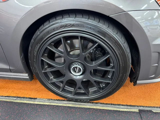 2017 Volkswagen Golf R Base photo 16