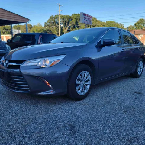 2016 Toyota Camry LE's photo