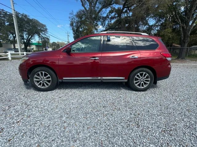 2014 Nissan Pathfinder SL's photo