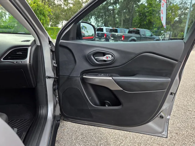 2019 Jeep Cherokee Latitude photo 23