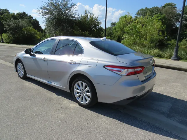 2019 Toyota Camry LE photo 2