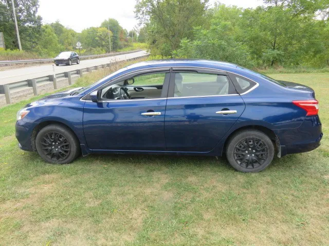2017 Nissan Sentra photo 4