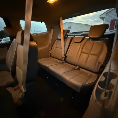 2017 Kia Sedona LX - Photo 16
