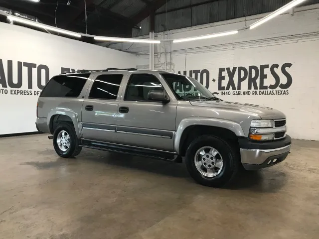 2002 Chevrolet Suburban's photo