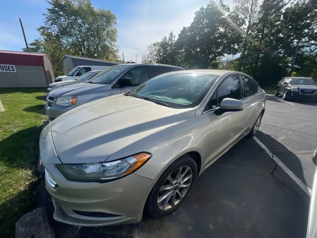 2017 Ford Fusion SE's photo