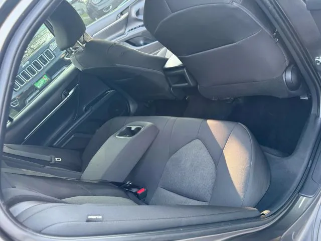2020 Toyota Camry LE - Photo 29