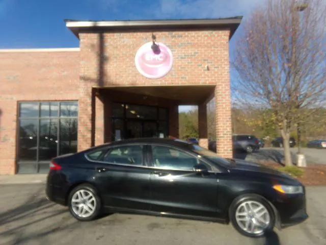 2014 Ford Fusion SE's photo