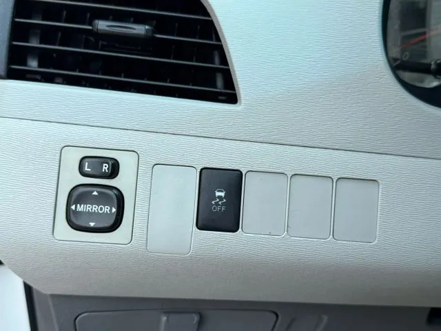 2014 Toyota Sienna L - Photo 17