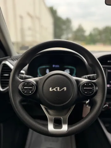 2023 Kia Soul LX - Photo 20