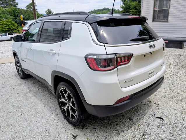 2025 Jeep Compass Limited - Photo 11