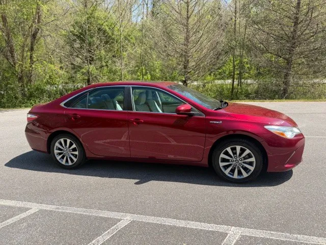 2016 Toyota Camry XLE Hybrid - Photo 14
