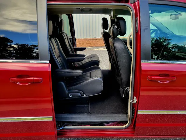 2015 Chrysler Town & Country Touring - Photo 7