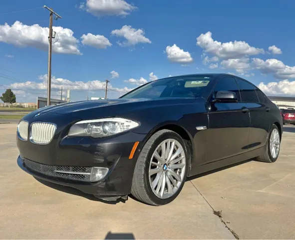 2011 BMW 5 Series 550i's photo