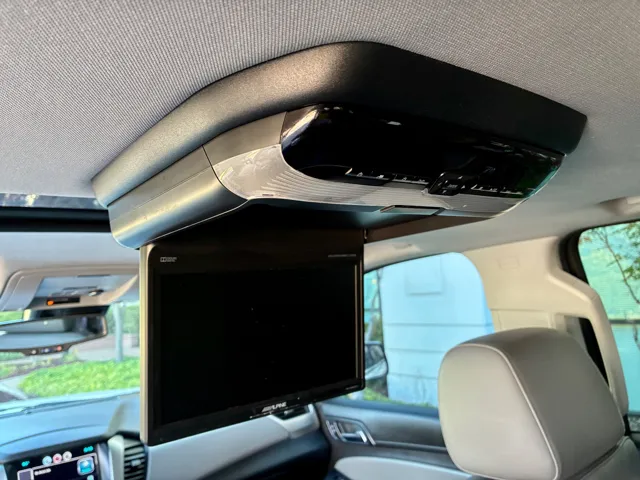 2015 Chevrolet Suburban LT - Photo 21