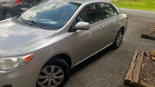 2011 Toyota Corolla LE - Photo 3