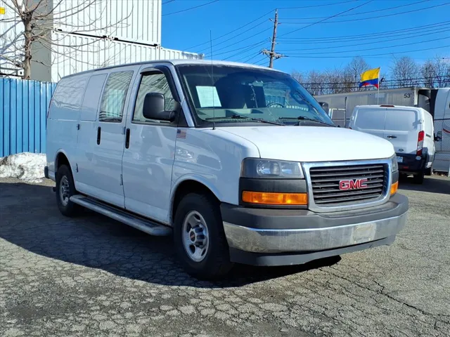 2017 GMC Savana LT's photo