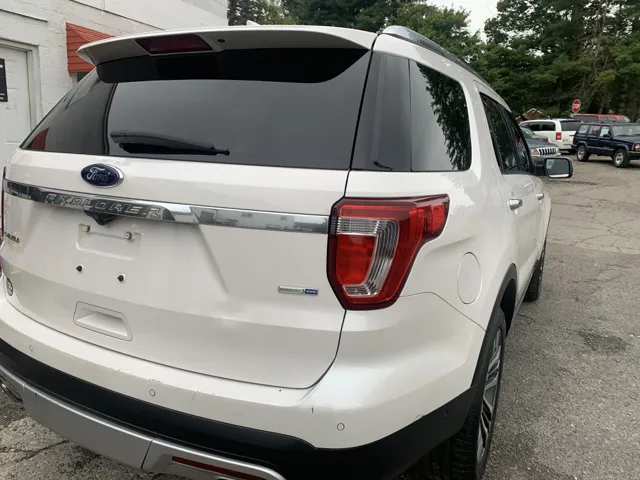 2017 Ford Explorer Platinum - Photo 12