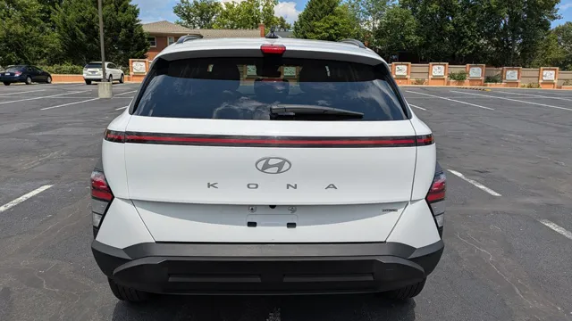 2025 Hyundai Kona SEL - Photo 3