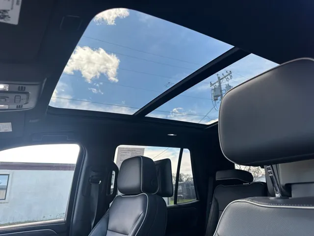 2023 GMC Yukon SLT - Photo 10