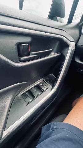 2022 Toyota RAV4 LE - Photo 19