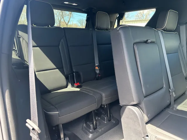 2023 GMC Yukon SLT - Photo 18