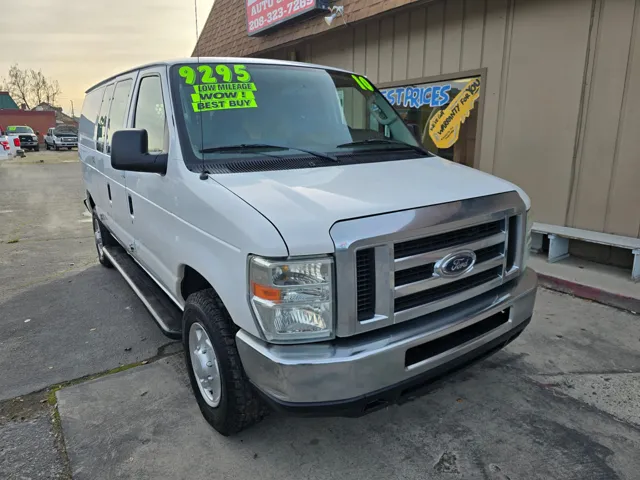 2010 Ford E-Series Econoline Van Commercial's photo